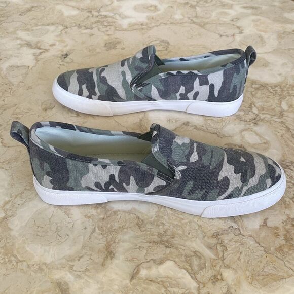 Tommy Bahama Camo Slip On Sneakers - Picture 5 of 14